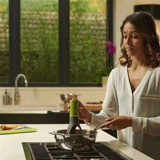 FEIDRAGON: Green Automatic Kitchen Stirrer in Use